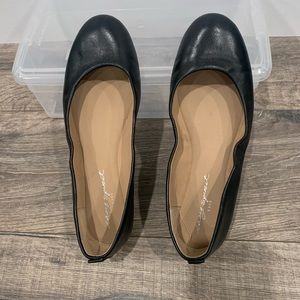 Easy Spirit Black Ballet Flats.